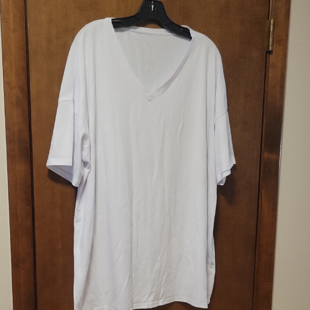 NWOT White Vneck Tshirt Womens XXL